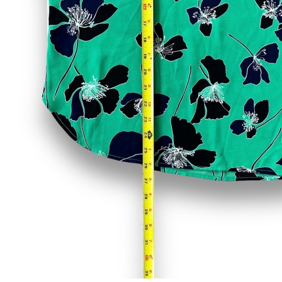 Anne Klein • Floral Blouse - Picture 6 of 6